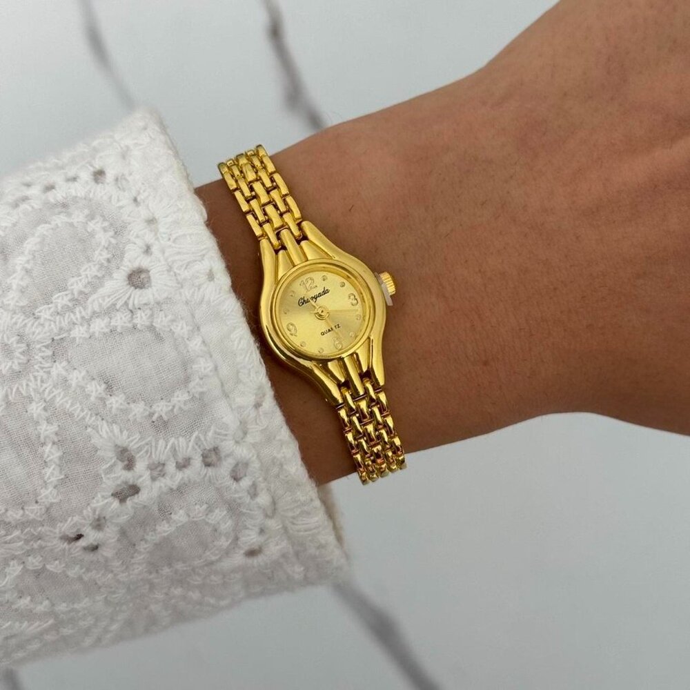 SKU:0062‎ vintage vibe gold mini watch + in a gift box + strap reduction tool